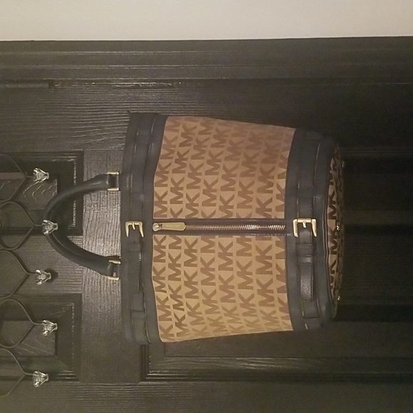 Women's Michael Kors Handbag; Navy Blue and Tan; 15 1/2x12 with 6" Handles - Picture 2 of 11